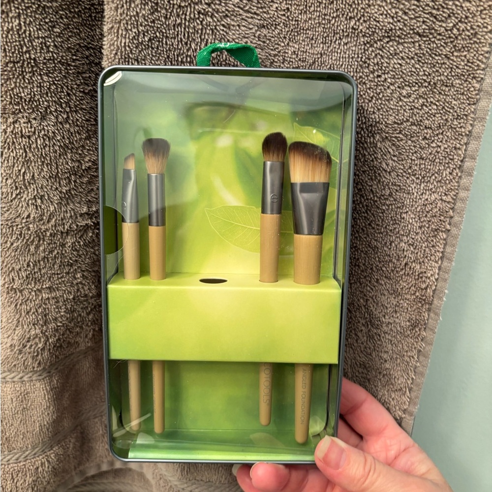 EcoTools Green and Tan Makeup Brush Set & Beauty Blender.